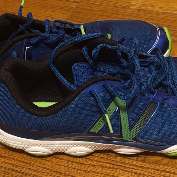 The are NWOT blue new balance minimus Vibram shoes. Size 11 - Picture 1 of 6